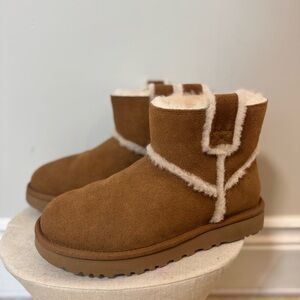 UGG Classic Mini Spill Seam Shearling Boots (US 7)
